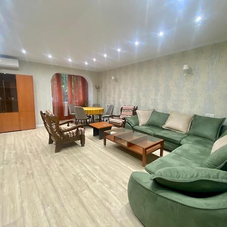Spacious Dinamo Apartment Tbilisi Exterior photo